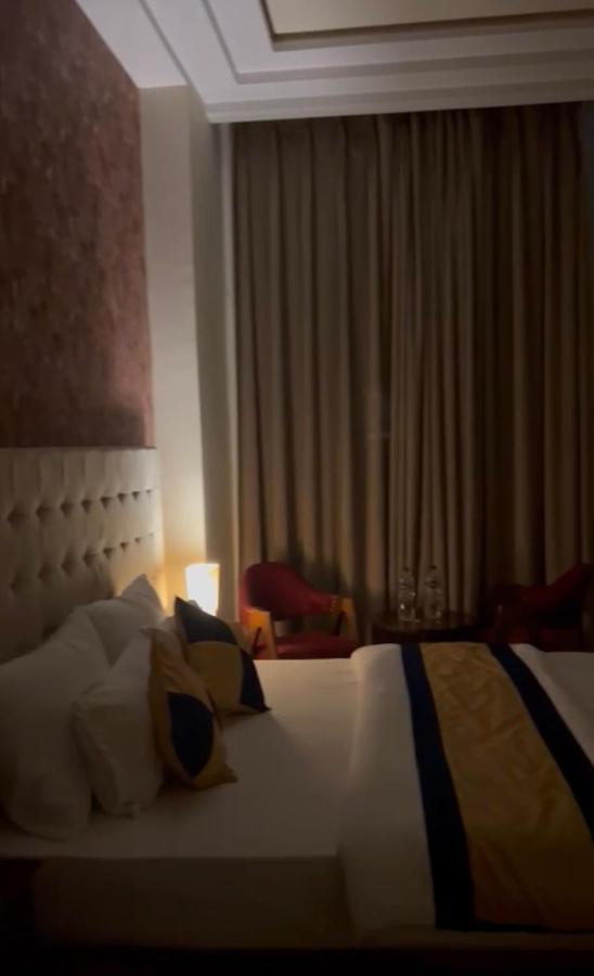 Luxury Penthouse With Taj Mahal View Appartement Agra  Buitenkant foto