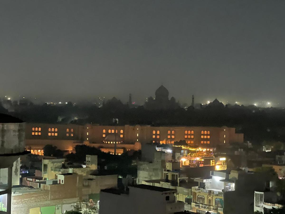 Luxury Penthouse With Taj Mahal View Appartement Agra  Buitenkant foto