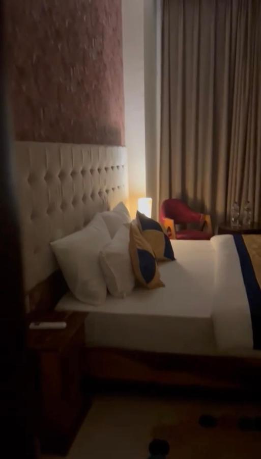 Luxury Penthouse With Taj Mahal View Appartement Agra  Buitenkant foto